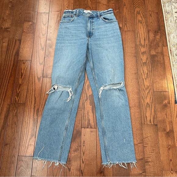 Abercrombie Curve Love Ultra High Rise 90s Straight Jean - Picture 3 of 9
